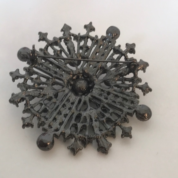 Brooch - Picture 2 of 2